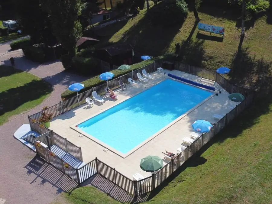 Camping avec piscine près de Nontron et Brantome