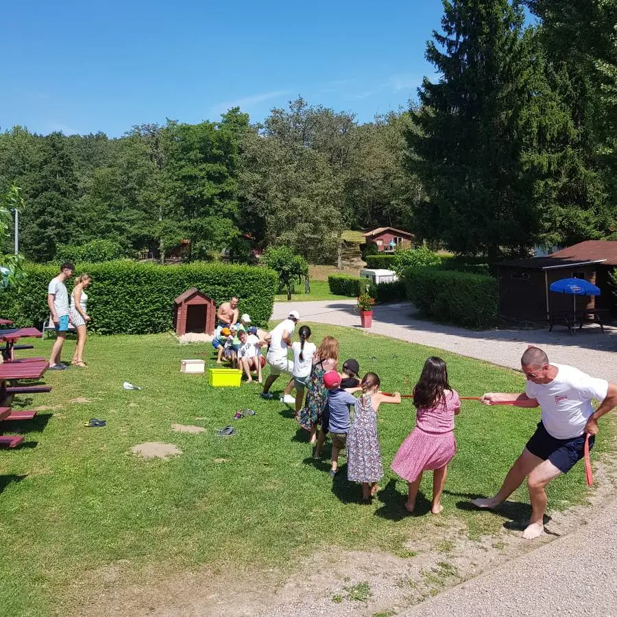 Camping avec jeux et activités pour les enfants